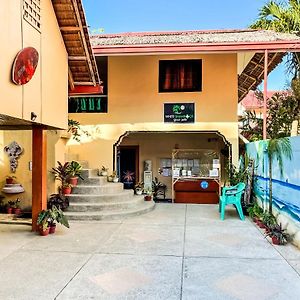 White Shamrock Beach Hotel